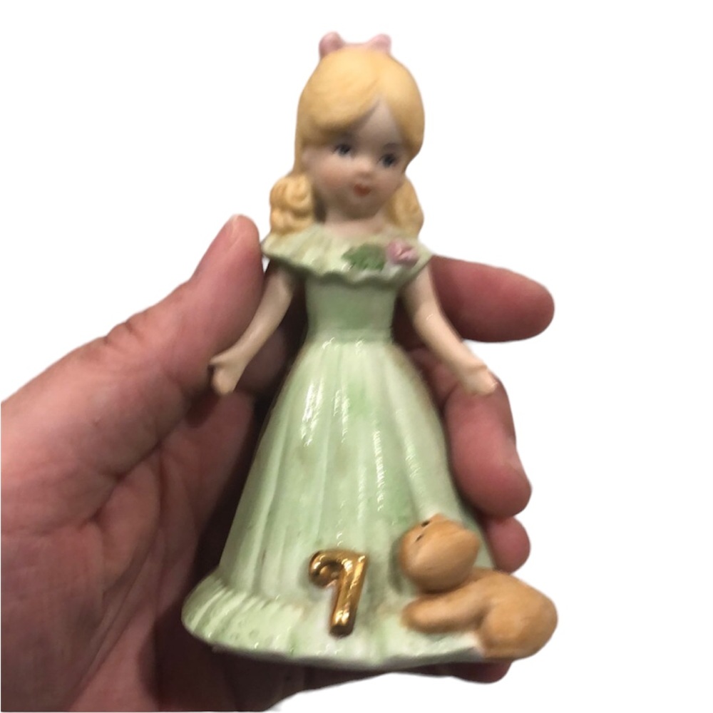 - Precious moments growing up collection age 7 blonde girl - Picture 1 of 3